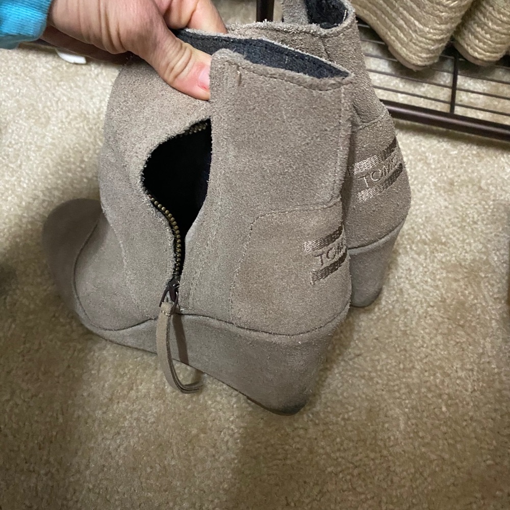Toms